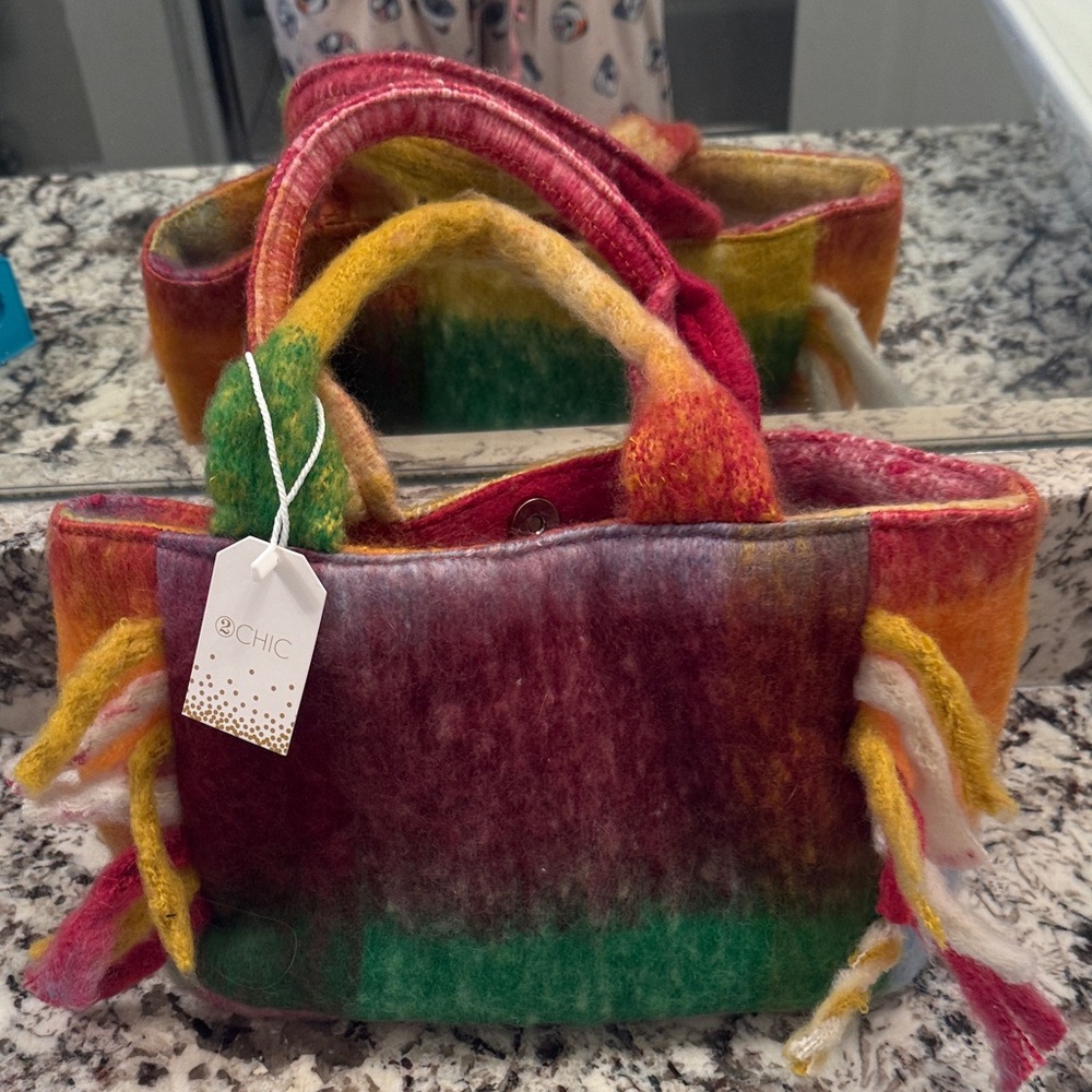 Chic Vibrant Multicolor Felt Tote ..perfect for fall
NWT .. snap closure